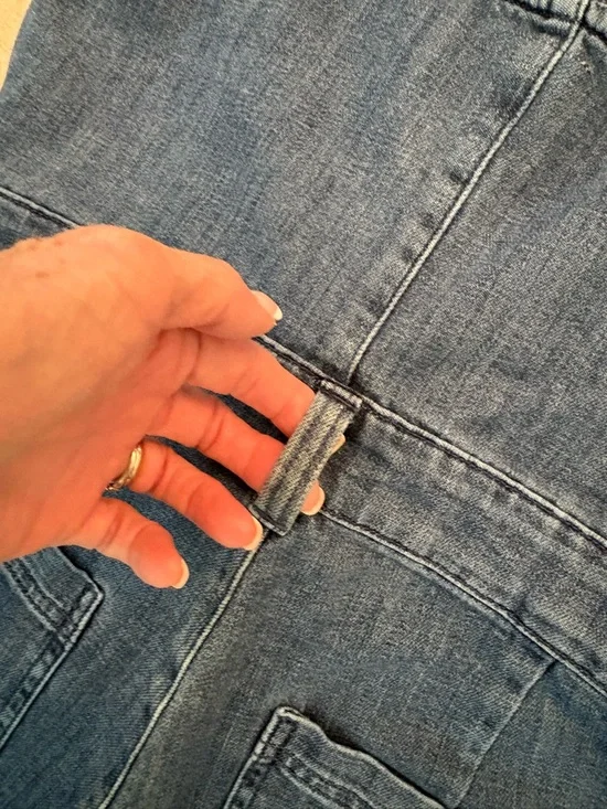 Aerie Women’s Denim Medium Wash Jumpsuit / Fitted Overalls / Front Buttons /M - Picture 7 of 10